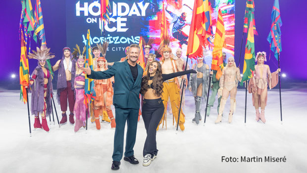 Die neue Holiday On Ice-Show „Horizons“ feierte am 8. Oktober in Köln mit einem großen Pressevent ihren Startschuss und bietet ab November in 22 deutschen Städten spektakuläre Eiskunstlaufshows. Zu den Gaststars dieser Saison zählen die Musiker Sasha, Sarah Engels und Loi. Foto: martin-misere