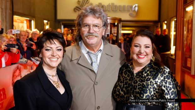 Im März feierte Hape Kerkelings Grevenbroicher Alter Ego Horst Schlämmer mit seinen Co-Stars Tahnee Schaffarczyk und Meltem Kaptan die Weltpremiere von „Horst Schlämmer sucht das Glück“ in Essen. Mittlerweile sind schon über 500.000 Kinotickets für die Roadmovie-Komödie verkauft worden. (Foto © Leonine Studios/Patric Fouad)