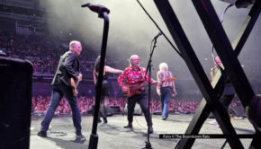 In der irischen Metropole Dublin feierte das Musik- und Politmagazin „Hot Press“ am Wochenende sein 50. Jubiläum mit einem prominenten besetzten Großkonzert. Zum Finale traten The Boomtown Rats auf – und bekamen Verstärkung durch U2-Bassist Adam Clayton und Sängerin Imelda May. Foto: The Boomtown Rats