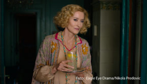 Die dritte Staffel von „Hotel Portofino“ ist ab dem 1. August bei MagentaTV+ abrufbar. Die Handlung beginnt im Krisenjahr 1929 und dreht sich um die von Natascha McElhone verkörperte Bella, die sich auf die Ankunft ihrer Familie vorbereitet, während sie mit persönlichen und finanziellen Herausforderungen konfrontiert wird. (Foto: Eagle Eye Drama/Nikola Predovic)