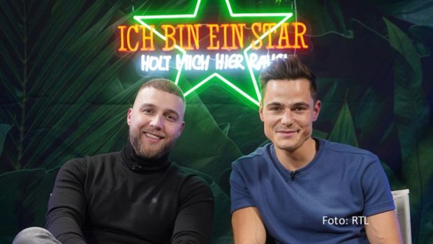 Staffel 17 des Reality-Klassiker „Ich bin ein Star – Holt mich hier raus!“ geht am 19. Januar an den Start. Jeweils freitags und samstags sorgen Moderator Cornelius Strittmatter und Ex-„Dschungelkönig“ Filip Pavlović mit dem Social-Media-Format „Die halbe Stunde davor“ für ein unterhaltsames Warm-up zu den TV-Shows. (Foto: RTL)