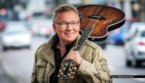 Die ARD-Show „Immer wieder sonntags“ geht am 24. August in eine weitere Runde. Musikalische Gäste sind u.a. Bernd Stelter, Francine Jordi und Hansi Hinterseer. Da Gastgeber Stefan Mross aufgrund eines Trauerfalls pausiert, führen Stefanie Hertel und Uta Bresan durch das Programm. Foto © Manfred Esser