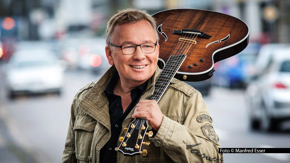 Die ARD-Show „Immer wieder sonntags“ geht am 24. August in eine weitere Runde. Musikalische Gäste sind u.a. Bernd Stelter, Francine Jordi und Hansi Hinterseer. Da Gastgeber Stefan Mross aufgrund eines Trauerfalls pausiert, führen Stefanie Hertel und Uta Bresan durch das Programm. Foto © Manfred Esser