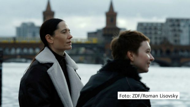 In der Nacht vom 6. auf den 7. August zeigt ZDFneo die zweite Hälfte der zehnteiligen ukrainischen Dramaserie „In Her Car“. Zum Finale führt die Reise der von Anastasia Karpenko gespielten Hauptfigur Lydia nach Berlin, wo ihre Tochter lebt. (Foto: ZDF/Roman Lisovsky)