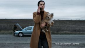 Fünf weitere Folgen der ukrainischen Dramaserie „In Her Car“ stehen am 6. August bei ZDFneo und bereits ab 2. August in der ZDF-Mediathek auf dem Plan. Anastasia Karpenko spielt wieder die Therapeutin Lydia, die vom Krieg betroffenen Menschen hilft, indem sie sich als Fahrerin zur Verfügung stellt. (Foto: ZDF/Roman Lisovsky)