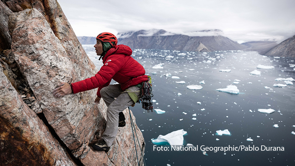 Der Bergsteiger und Klimaaktivist Alex Honnold ist auf wichtiger Mission: Er will die drastischen Folgen der Erderwärmung auf Grönland besser verstehen und herauszufinden, was dagegen unternommen werden kann. Zu sehen ist das gesamte Abenteuer in der neuen dreiteiligen Miniserie „In arktische Höhen mit Alex Honnold“ bei National Geographic. (Foto: National Geographic/Pablo Durana)