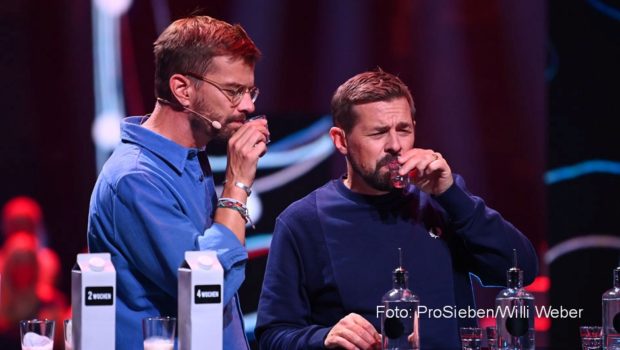 Winterscheidt und Heufer-Umlauf wollen es wieder wissen: In der heutigen Ausgabe „Joko und Klaas gegen ProSieben“ versuchen sie erneut Sendezeit zu ergattern. Für den Arbeitgeber sind u.a. „Galileo“-Moderator Stefan Gödde und Comedian Axel Stein im Einsatz. (ProSieben/Willi Weber)