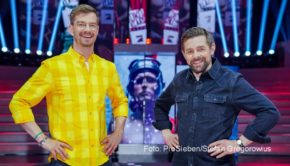 Im heutigen Duell „Joko und Klaas gegen ProSieben“ müssen die Herausforderer ihre Reitkünste unter Beweis stellen, bevor sie im Live-Finale u.a. gegen Moderatorin Verona Pooth und Musiker Johannes Oerding antreten. (Foto: ProSieben/Stefan Gregorowius)
