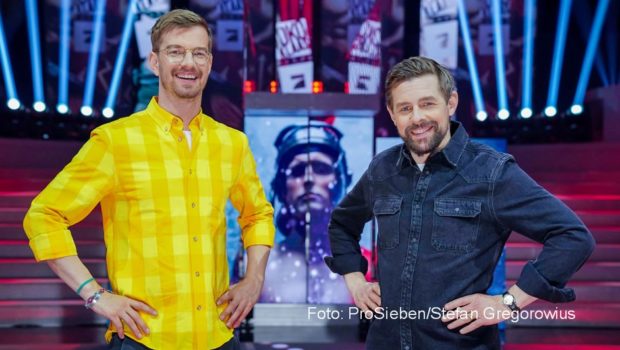 Im heutigen Duell „Joko und Klaas gegen ProSieben“ müssen die Herausforderer ihre Reitkünste unter Beweis stellen, bevor sie im Live-Finale u.a. gegen Moderatorin Verona Pooth und Musiker Johannes Oerding antreten. (Foto: ProSieben/Stefan Gregorowius)