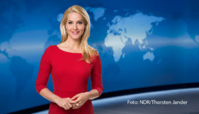 Nach 19 Jahren nimmt Judith Rakers Abschied von der „Tagesschau“. Die Moderatorin und Journalistin war seit 2005 als Sprecherin Teil der Nachrichtensendung. Doch neue Projekte lassen nicht lange auf sich warten, wie z.B. ihr kürzlich erschienenes Kinderbuch „Judiths kleine Farm“. (Foto: NDR/Thorsten Jander)