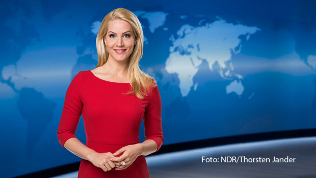 Nach 19 Jahren nimmt Judith Rakers Abschied von der „Tagesschau“. Die Moderatorin und Journalistin war seit 2005 als Sprecherin Teil der Nachrichtensendung. Doch neue Projekte lassen nicht lange auf sich warten, wie z.B. ihr kürzlich erschienenes Kinderbuch „Judiths kleine Farm“. (Foto: NDR/Thorsten Jander)
