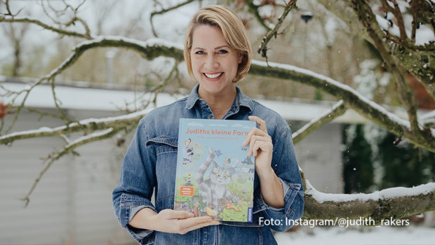 Mit „Judiths kleine Farm – Kater Jack sucht einen Freund“ erscheint am 22. Januar das erste Kinderbuch von Moderatorin, Journalistin und Bestseller-Autorin Judith Rakers. In ihrem neuesten Werk erzählt sie von ihrem Weg zur Selbstversorgung aus der Sicht einer Katze. (Foto: Instagram/@judith_rakers)
