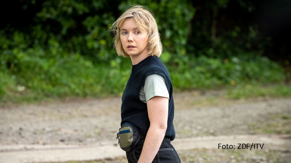 Die junge schottische Polizistin Karen Pyrie, gespielt von Lauren Lyle, muss ab dem 23. Juli ihren ersten Fall im ZDF lösen. In „Echo einer Mordnacht“ rollt sie einen ungeklärten Fall aus dem Jahr 1996 noch einmal auf. Die Romanvorlage stammt von Bestseller-Autorin Val McDermid. (Foto: ZDF/ITV)