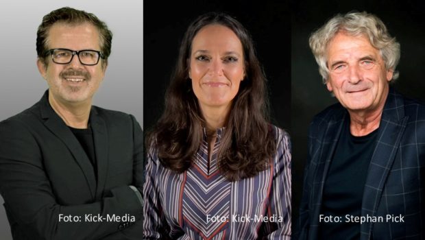 Mit Monatsbeginn hat Carlos Zamorano den Posten des Marketing- und Vertriebsvorstands bei der Kick-Media AG übernommen. Er bildet somit ein Führungstrio mit der Artists-Vorständin Petra Mauß sowie dem Unternehmensgründer und Vorstandsvorsitzenden Alexander Elbertzhagen. (Foto: Kick-Media AG/Stephan Pick)