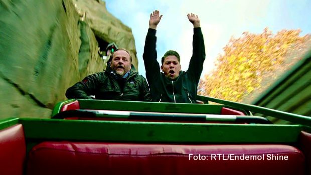 In einer neuen Folge der Vox-Show „Kitchen Impossible“ stellen sich Tim Mälzer und Sepp Schellhorn als deutsch-österreichisches Duo dem Wettbewerb mit dem dreiköpfigen Koch-Kollektiv „Healthy Boy Band“. Es bleibt aber auch noch Zeit für einen Ausflug in den Kopenhagener „Tivoli“. (Foto: RTL/Endemolshine)