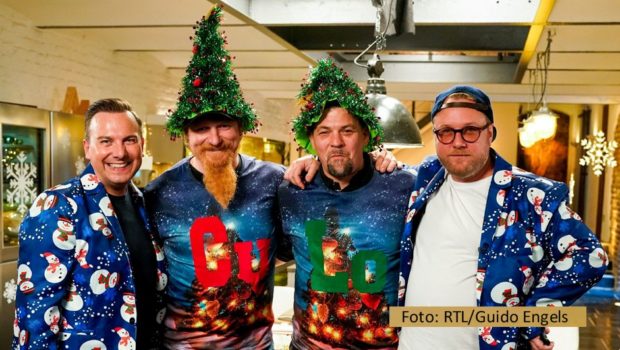 Nicht nur in optischer Hinsicht sind die Spitzenköche Tim Raue, Lucki Maurer, Tim Mälzer und Max Strohe am 11. Dezember in Festtags-Stimmung. Bei „Kitchen Impossible“ auf Vox treten sie auch in Zweier-Teams zum kulinarischen Weihnachts-Wettbewerb an. (Foto: RTL/Guido Engels)