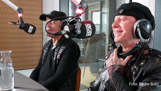 Scorpions-Sänger Klaus Meine und sein Bandkollege Matthias Jabs besuchten am gestrigen 24. Februar das Studio von Radio BOB! in Kassel. Im Gespräch mit den u.a. in Osteuropa sehr erfolgreichen Musikern war natürlich auch die Eskalation der Ukraine-Krise ein Thema. (Foto: Radio Bob!)
