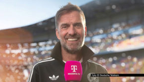MagentaTV verkündet nach Thomas Müller eine weitere prominente Verpflichtung für sein Team zur Fußball-Weltmeisterschaft 2026: Erfolgstrainer Jürgen Klopp wird als Experte bei den Übertragungen aus den USA, Kanada und Mexiko zum Einsatz kommen. (Foto © Deutsche Telekom)
