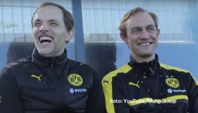 Schon während Thomas Tuchels Zeit bei Borussia Dortmund schlüpfte Comedian Matze Knop in die Rolle des Fußballtrainers. Anlässlich Tuchels Bundesliga-Comeback bei Bayern München knüpft Knop daran in der aktuellen Folge des Podcasts „Echte Champions XXL“ mit Reiner Calmund und Tobias Holtkamp an. (Foto: Youtube/Matze Knop)
