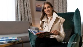 Moderatorin und Reiseexpertin Cathy Hummels führt am 22. August durch eine neue Ausgabe der Rankingshow „Krass und Crazy“ bei RTLzwei. Dabei dreht sich alles um besonders ausgefallene Hotels an den unterschiedlichsten Schauplätzen – von den Malediven bis zum Harz. (Foto: RTLzwei)