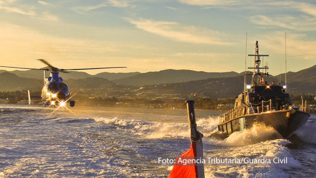 Die zweite Staffel der Dokuserie „Küstenwache: Spanien“ läuft ab 13. Juli bei National Geographic. Die Serie begleitet das titelgebende Team bei riskanten Einsätzen gegen Drogenhandel, Menschenschmuggel und andere Bedrohungen entlang Spaniens 8.000 Kilometer langer Küste. (Foto: Agencia Tributaria/Guardia Civil)