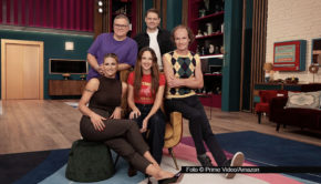 Ab 14. Mai gibt’s bei Prime Video die siebte Staffel von „LOL: Last One Laughing”. Die ersten fünf Namen der Teilnehmerinnen und Teilnehmer stehen jetzt fest. Es sind dies Michelle Hunziker, Carolin Kebekus, Olaf Schubert, Elton und Max Giermann. Foto © Prime Video/Amazon