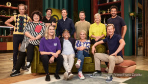 Die preisgekrönte Comedyshow „LOL: Last One Laughing“ kehrt in diesem Frühjahr mit der fünften Staffel zurück. Diesmal stellen sich u.a. Otto Walkes, Meltem Kaptan, Michael Kessler, Ina Müller und Elyas M’Barek dem strikten Lachverbot für den guten Zweck. (Foto: Amazon Prime/Frank Zauritz)