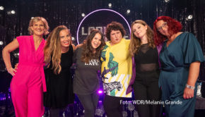 Meltem Kaptan bittet am 15. Juli zur „Ladies Night“ in der ARD. Ab 23:50 Uhr begrüßt die Schauspielerin und Comedienne im Kölner Gloria Theater ihre Kolleginnen Lara Ermer, Anny Hartmann, Antonia Stabinger sowie das Duo Suchtpotenzial. (Foto: WDR/Melanie Grande)