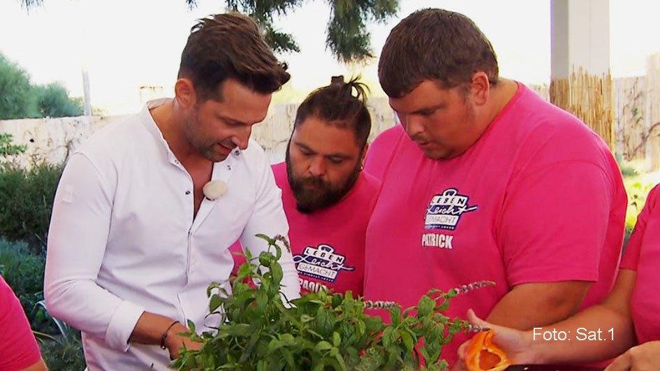 In der neu gestalteten Sat.1-Abnehmshow „Leben leicht gemacht – The Biggest Loser“ sind regelmäßig Prominente zu Gast, um den Kandidaten Ratschläge für einen gesünderen Lebensstil zu geben. An diesem Sonntag, den 23. Januar ist es der Wiener Starkoch Alexander Kumptner. (Foto: Sat.1)