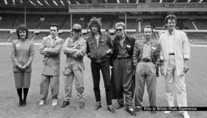 Mit namhaften Kollegen wie Elton John, Adam Ant und Tony Hadley präsentierten die Musiker Bob Geldof und Midge Ure vor 40 Jahren ihr Charity-Großkonzert „Live Aid“. Darin erinnert nun ab dem 5. Juni eine Ausstellung in Liverpool, für die Geldof auch sein persönliches Archiv geöffnet hat. (Foto: © British Music Experience)
