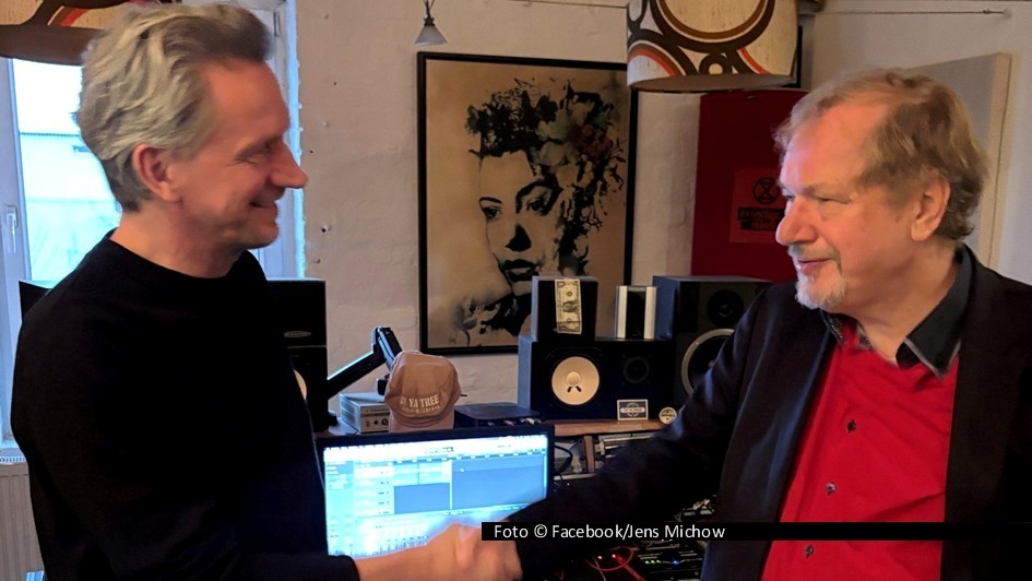 Der langjährige BDKV-Präsident Jens Michow ist als Fachanwalt nach wie vor im Bereich der Konzert- und Veranstaltungswirtschaft tätig. Nun hat er den Podcast „Live Entertainment Law für Profis” gestartet, in dessen aktueller Ausgabe er den Veranstalter Michael Schacke zum „Kamingespräch“ bittet. Foto © Facebook/Jens Michow