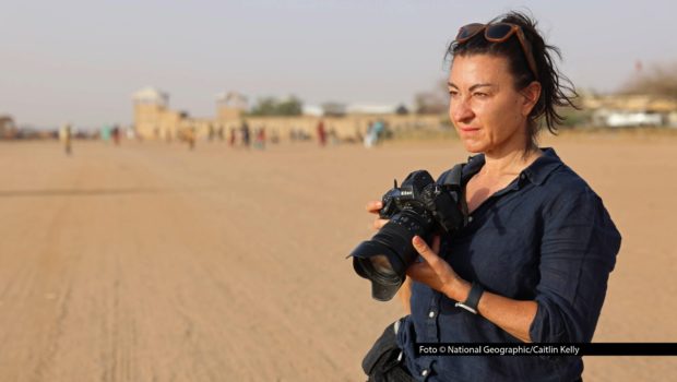 Am 7. November feiert die Dokumentation „Love+War – Zwischen Krieg und Familie“ bei National Geographic Premiere. Der Film blickt auf das bewegende Leben der Kriegsfotografin Lynsey Addario und ihrem riskanten Spagat zwischen Arbeit und Familie. Foto © National Geographic/Caitlin Kelly