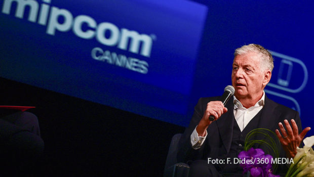 Als President International von WarnerMedia eröffnete Gerhard Zeiler heute die MIPCOM. Vor Ort in Cannes ist auch eine fünfköpfige Delegation der Kick-Media AG. Für Vorstandschef und smalltalk-Herausgeber Alexander Elbertzhagen ist die Messe in diesen Tagen ein Ort der Kommunikation, der Kreativität und der Inspiration. (Foto: F. Dides/360 Media)