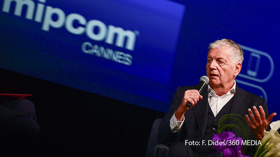 Als President International von WarnerMedia eröffnete Gerhard Zeiler heute die MIPCOM. Vor Ort in Cannes ist auch eine fünfköpfige Delegation der Kick-Media AG. Für Vorstandschef und smalltalk-Herausgeber Alexander Elbertzhagen ist die Messe in diesen Tagen ein Ort der Kommunikation, der Kreativität und der Inspiration. (Foto: F. Dides/360 Media)