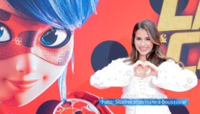 In der deutschen Fassung des französischen Animations-Spektakels „Miraculous: Ladybug & Cat Noir – Der Film“ hat Entertainerin Sarah Engels die Gesangsparts der Hauptfigur „Ladybug“ übernommen. Mittlerweile haben sie mehr als eine Million Zuschauerinnen und Zuschauer in dieser Rolle gehört. (Foto: Studiocanal/Hanna Boussouar)