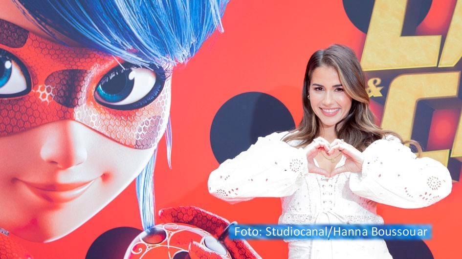 In der deutschen Fassung des französischen Animations-Spektakels „Miraculous: Ladybug & Cat Noir – Der Film“ hat Entertainerin Sarah Engels die Gesangsparts der Hauptfigur „Ladybug“ übernommen. Mittlerweile haben sie mehr als eine Million Zuschauerinnen und Zuschauer in dieser Rolle gehört. (Foto: Studiocanal/Hanna Boussouar)