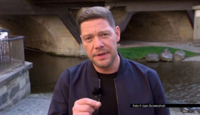 Zwei-Sterne-Robin Pietsch ist ab dem 9. März wieder als Wochen-Moderator für die Kabel Eins-Reihe „Mein Lokal, Dein Lokal“ im Einsatz. Fünf Gastronomen aus Thüringen stellen sich diesmal dem kulinarischen Wettbewerb. Los geht’s im „Kaukasischen Hof“ in Erfurt. Foto © Joyn (Screenshot)