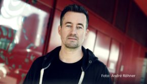 Dem vielfach preisgekrönten Filmemacher Christian Schwochow ist eine „Tribute“-Reihe im Rahmen des 45. Filmfestivals Max Ophüls Preis in Saarbrücken gewidmet. Ab dem 23. Januar stehen dort drei seiner Filme und zudem ein Werkstattgespräch auf dem Programm. (Foto: André Röhner)