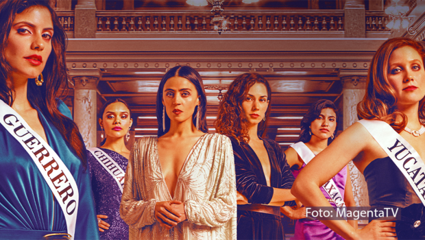Die achtteilige Thriller-Serie „Señorita 89“ ist seit dem 5. Februar in Deutschland exklusiv bei MagentaTV verfügbar. Regisseurin Lucía Puenzo erzählt darin eine dramatische Geschichte rund um die Miss-Mexiko-Wahl des Jahres 1989. (Foto: MagentaTV)