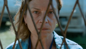 Im August zeigt MagentaTV exklusiv das mit dem Europäischen Filmpreis ausgezeichnete und für den Oscar nominierte Drama „Quo Vadis, Aida?“. Erzählt wird von einer Frau, die versucht, in dem von Männern dominierten Bosnienkrieg zwischen Wahrheit und Lüge zu unterscheiden. (Foto: Deblokada/Christine A. Maier)