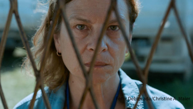 Im August zeigt MagentaTV exklusiv das mit dem Europäischen Filmpreis ausgezeichnete und für den Oscar nominierte Drama „Quo Vadis, Aida?“. Erzählt wird von einer Frau, die versucht, in dem von Männern dominierten Bosnienkrieg zwischen Wahrheit und Lüge zu unterscheiden. (Foto: Deblokada/Christine A. Maier)