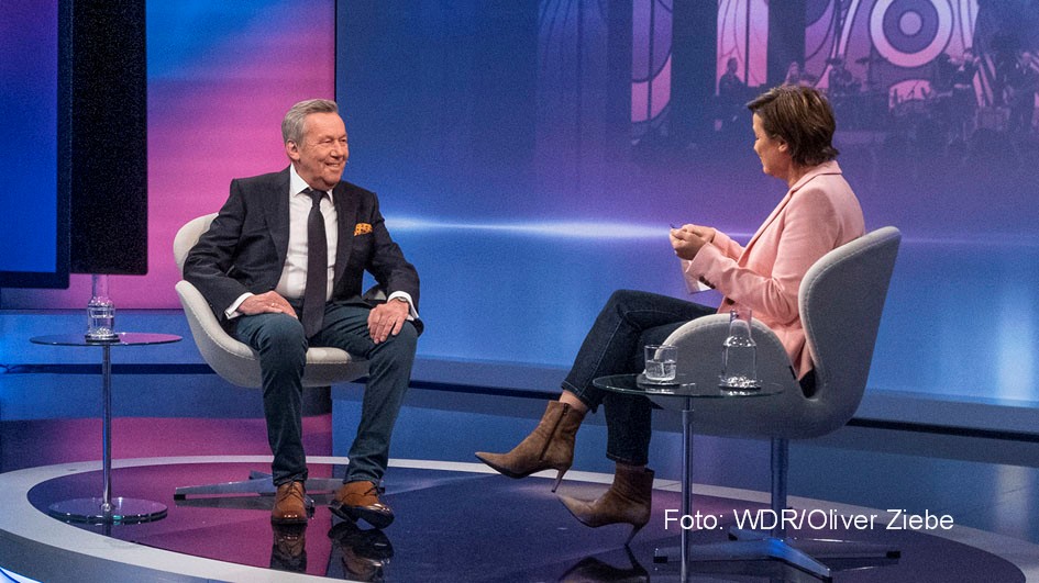 Schlagerstar Roland Kaiser ist in der aktuellen Ausgabe von „Maischberger. Der Podcast“ zu Gast. Darin geht’s u.a. um seine Kindheit und Jugend in Berlin, seinen Umgang mit dem Ruhm und sein politisches Engagement. (Foto: WDR/Oliver Ziebe)