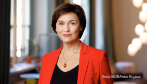 Am 21. März zeigt die ARD eine neue Ausgabe der Talkshow „Maischberger“. Sandra Maischberger spricht ab 22:50 Uhr mit Gästen wie Oskar Lafontaine, Hans-Werner Sinn und Walter Sittler u.a. über die aktuelle Bankenkrise sowie das Treffen von Xi Jinping und Wladimir Putin. (Foto: WDR/Peter Rigaud)