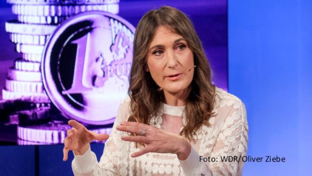 Der Ukraine-Krieg, der Wettlauf zum Mond und die wirtschaftliche Krisenstimmung in Deutschland sind am 13. Februar einige der „Maischberger“-Themen im Ersten. Zu Gast sind u.a. Börsenexpertin Anja Kohl, die Politiker Ralf Stegner und Serap Güler sowie Astronaut Matthias Maurer. (Foto: WDR/Oliver Ziebe)