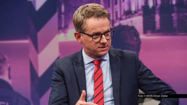 Der Bundeshaushalt 2027 wurde vom Kabinett beschlossen. Welche Finanzierungspläne konkret vorgesehen sind, ist eine der Fragen, um die es am 29. April in einer neuen Ausgabe „Maischberger geht. Antworten gibt’s u.a. von CDU-Generalsekretär Carsten Linnemann. Foto © WDR/Oliver Ziebe