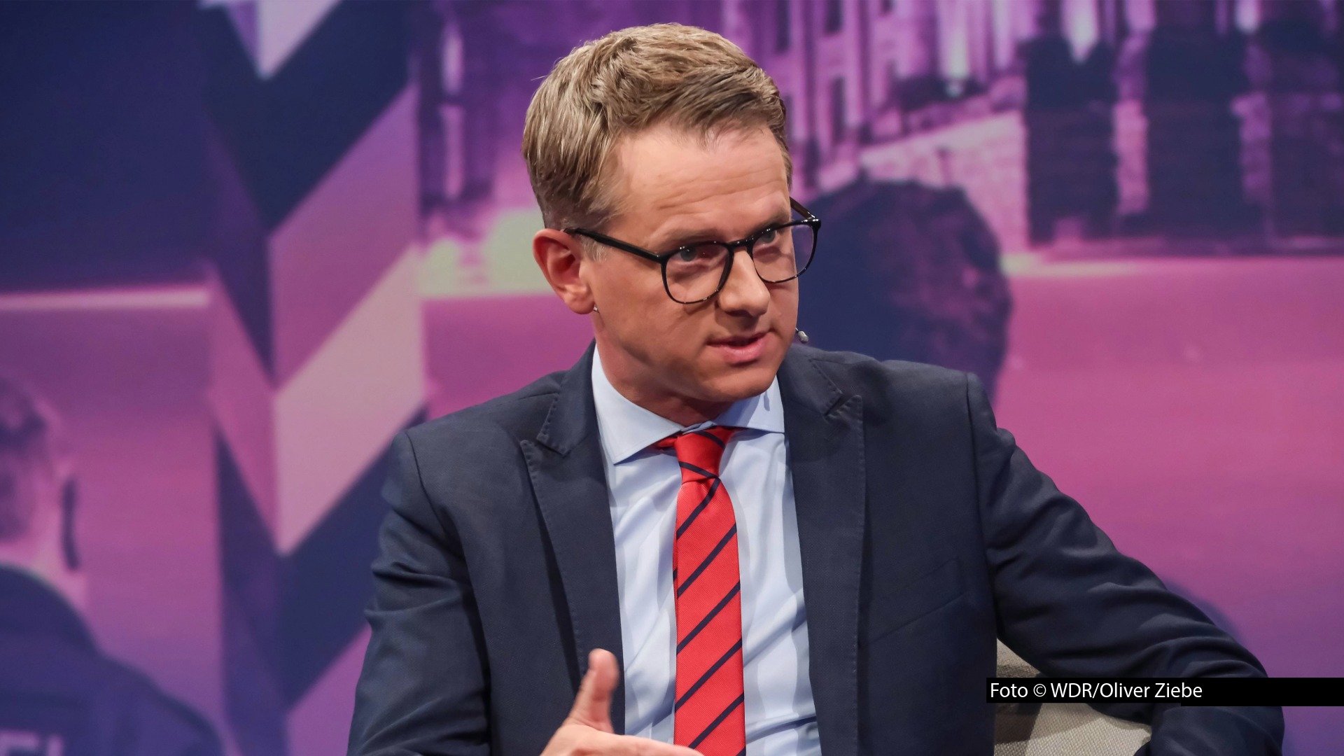 Der Bundeshaushalt 2027 wurde vom Kabinett beschlossen. Welche Finanzierungspläne konkret vorgesehen sind, ist eine der Fragen, um die es am 29. April in einer neuen Ausgabe „Maischberger geht. Antworten gibt’s u.a. von CDU-Generalsekretär Carsten Linnemann. Foto © WDR/Oliver Ziebe