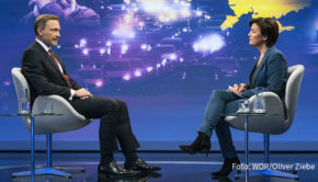 Bundeskanzler Scholz hat den Weiterbetrieb von drei Atomkraftwerken bis Mitte April angeordnet. Was bedeutet das für die Energiesicherheit und welche politischen Folgen gibt es? Sandra Maischberger diskutiert am 19. Oktober im Ersten u.a. mit Christian Lindner und Omid Nouripour. (Foto: WDR/Oliver Ziebe)