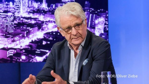 In der ARD-Talkshow „Maischberger“ stehen am 15. April auch die aktuellen Entwicklungen im Nahen Osten nach dem iranischen Angriff auf Israel auf dem Themenplan. Zu Gast bei Sandra Maischberger sind u.a. Journalist Marcel Reif, SPD-Politiker Michael Roth und Nahost-Expertin Kristin Helberg. (Foto: WDR/Oliver Ziebe)