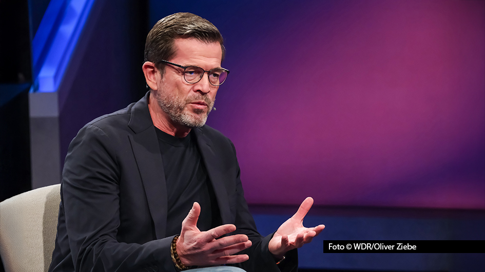 Als Bundesverteidigungsminister setzte Karl-Theodor zu Guttenberg vor 15 Jahren die Wehrpflicht aus. Jetzt wird über eine Wiedereinführung diskutiert. Am 25. Juni ist er in der ARD-Talkshow „Maischberger“ zu Gast. Thema ist u.a. die angespannte Lage im Nahen Osten. Foto © WDR/Oliver Ziebe