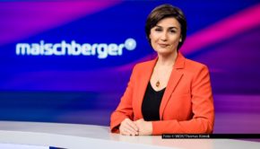 Die ARD-Talkshow „Maischberger“ unterbricht ihre Winterpause und sendet bereits am Dienstag, den 6. Januar, um 22:15 Uhr im Ersten eine neue Ausgabe. Grund dafür ist der militärische Angriff der USA auf Venezuela und die Festnahme von Präsident Nicolás Maduro. Foto © WDR/Thomas Kierok